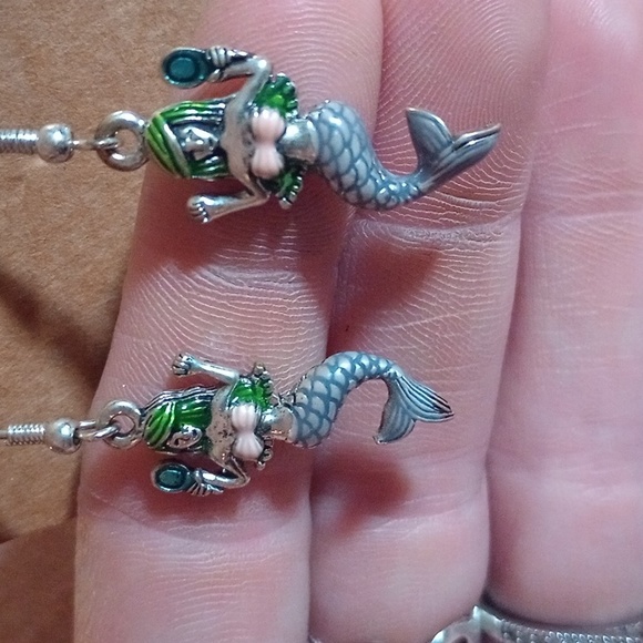 Earrings - Picture 2 of 2